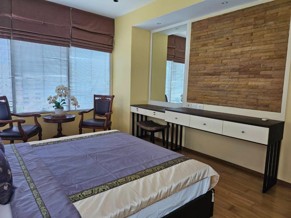 The Emporium Place, 2 bed condo in Sukhumvit, Bangkok — photo 8