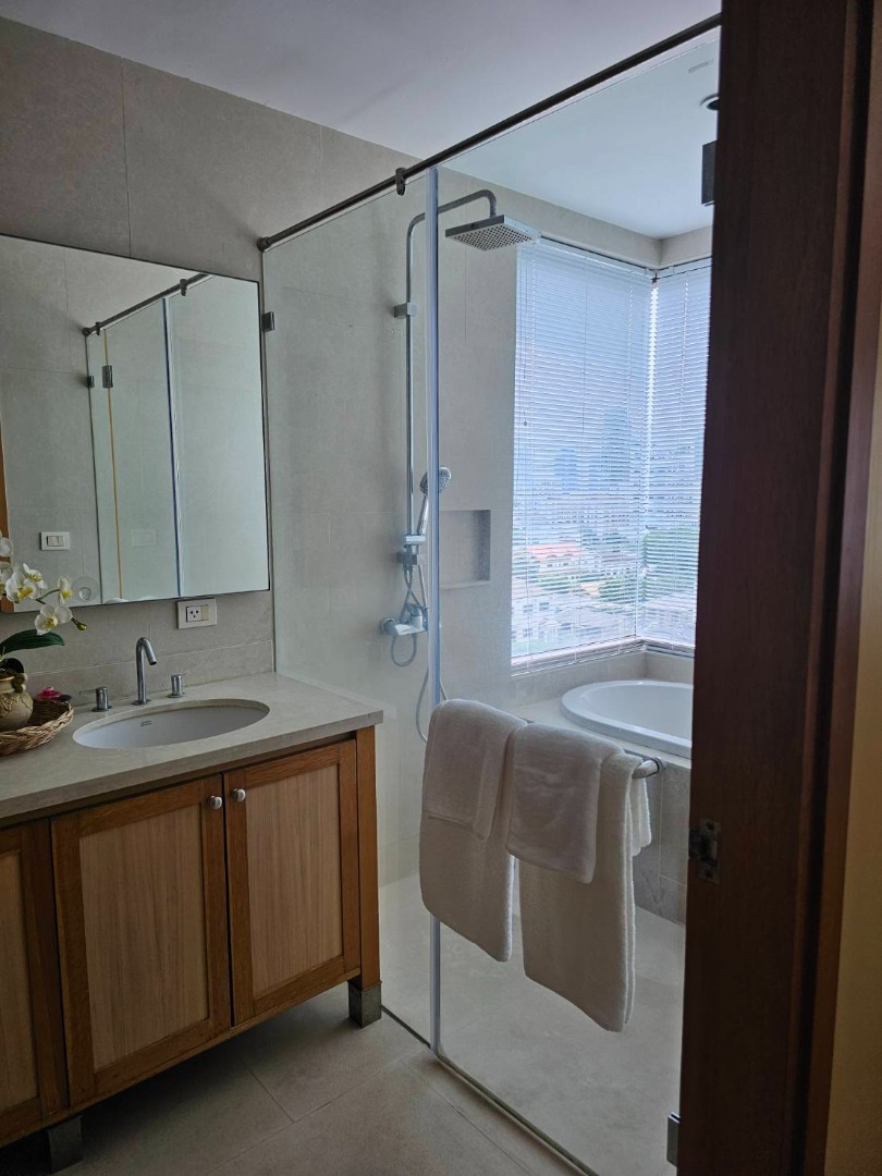 The Emporium Place, 2 bed condo in Sukhumvit, Bangkok — photo 11