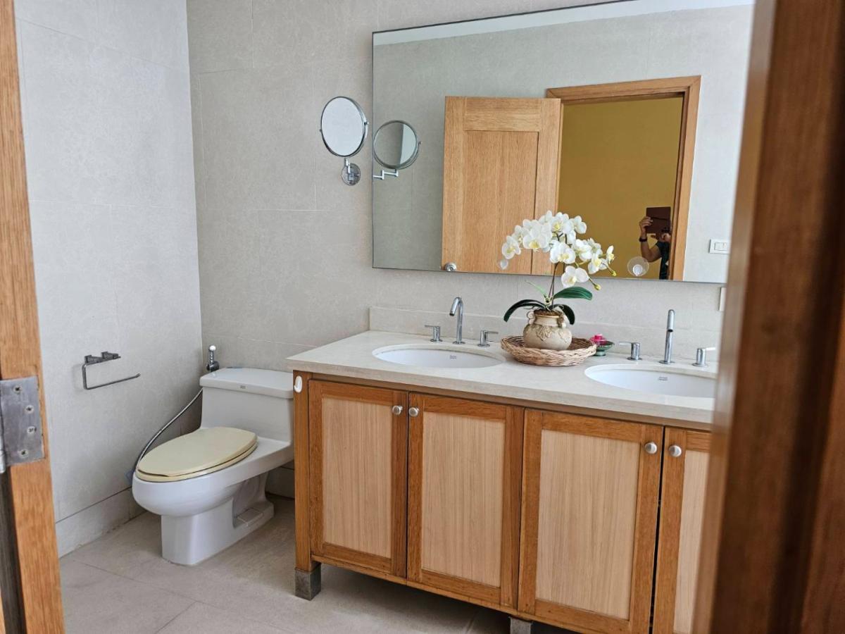 The Emporium Place, 2 bed condo in Sukhumvit, Bangkok — photo 12