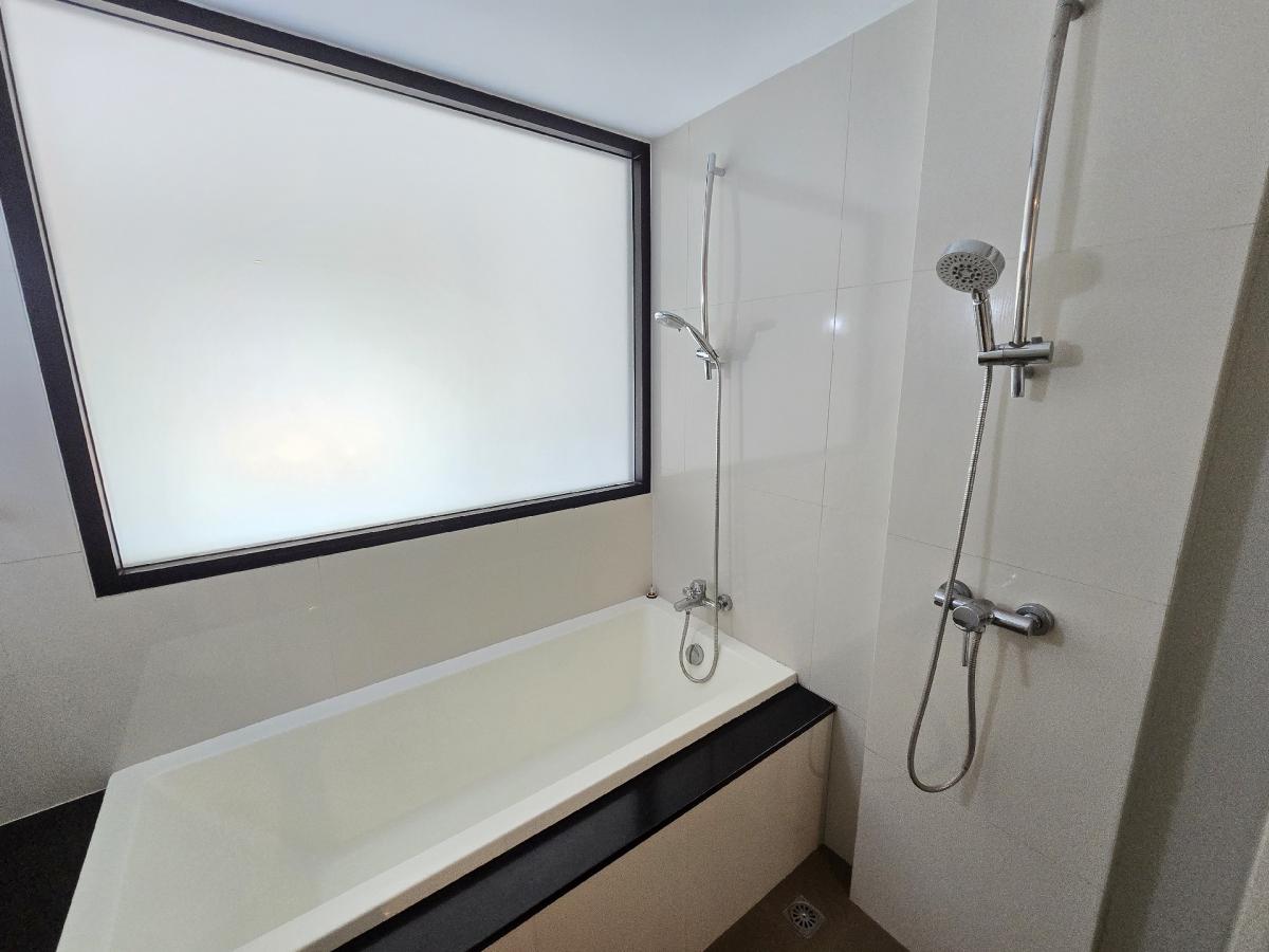 Le Côté Thonglor 8, 2 bed condo in Sukhumvit, Bangkok — photo 15