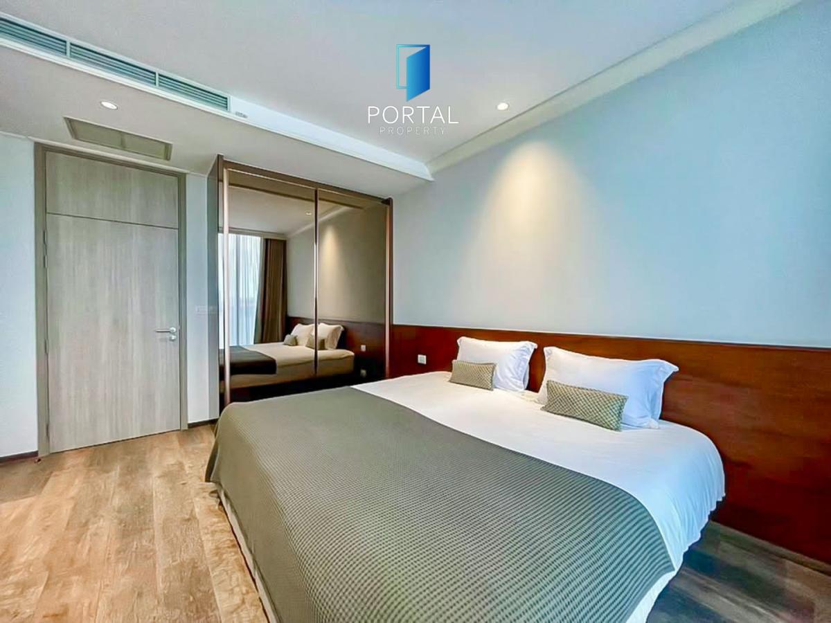Noble Ploenchit, 3 bed condo in Wireless, Bangkok — photo 8