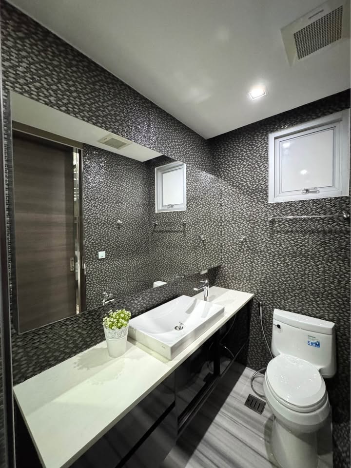 City Smart Sukhumvit 18, 2 bed condo in Sukhumvit, Bangkok — photo 18
