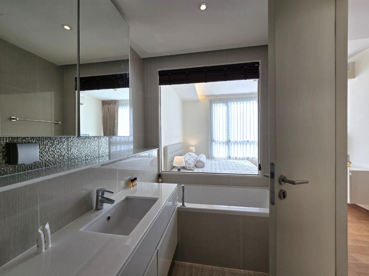The Es Sukhumvit 43, 2 bed condo in Sukhumvit, Bangkok — photo 3