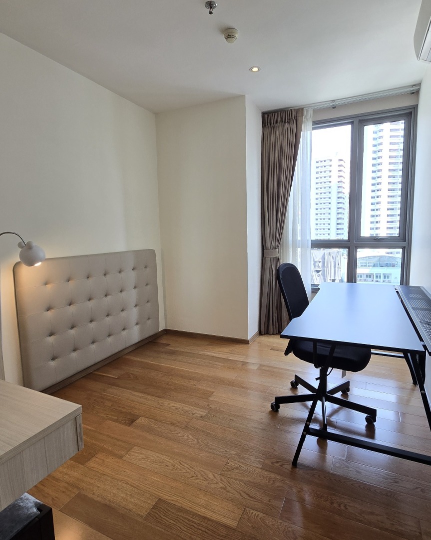 The Es Sukhumvit 43, 2 bed condo in Sukhumvit, Bangkok — photo 5