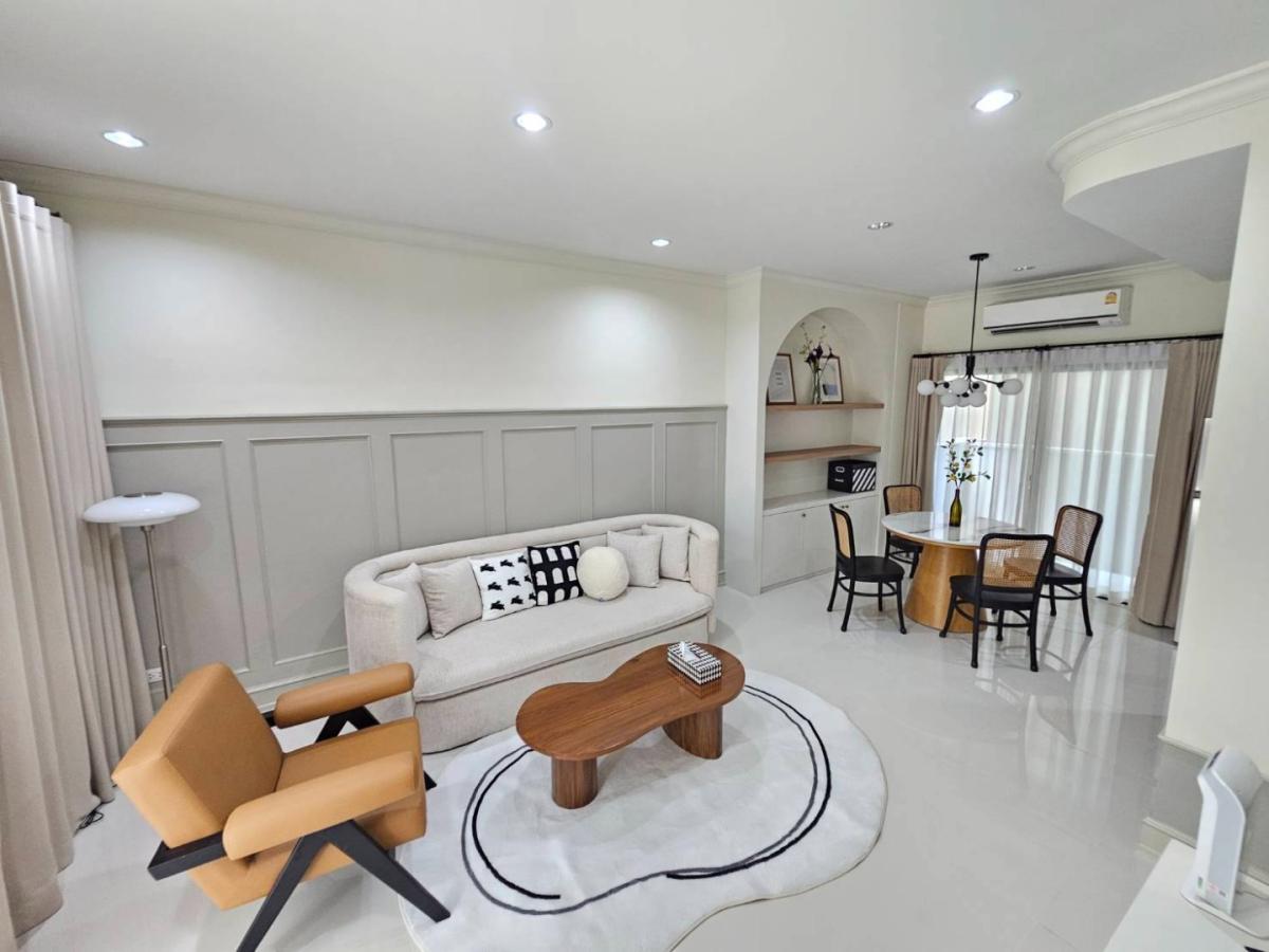 Baan Klang Muang Rama 9 - Krungthep Kreetha, 3 bed condo in Min Buri, Bangkok — photo 2