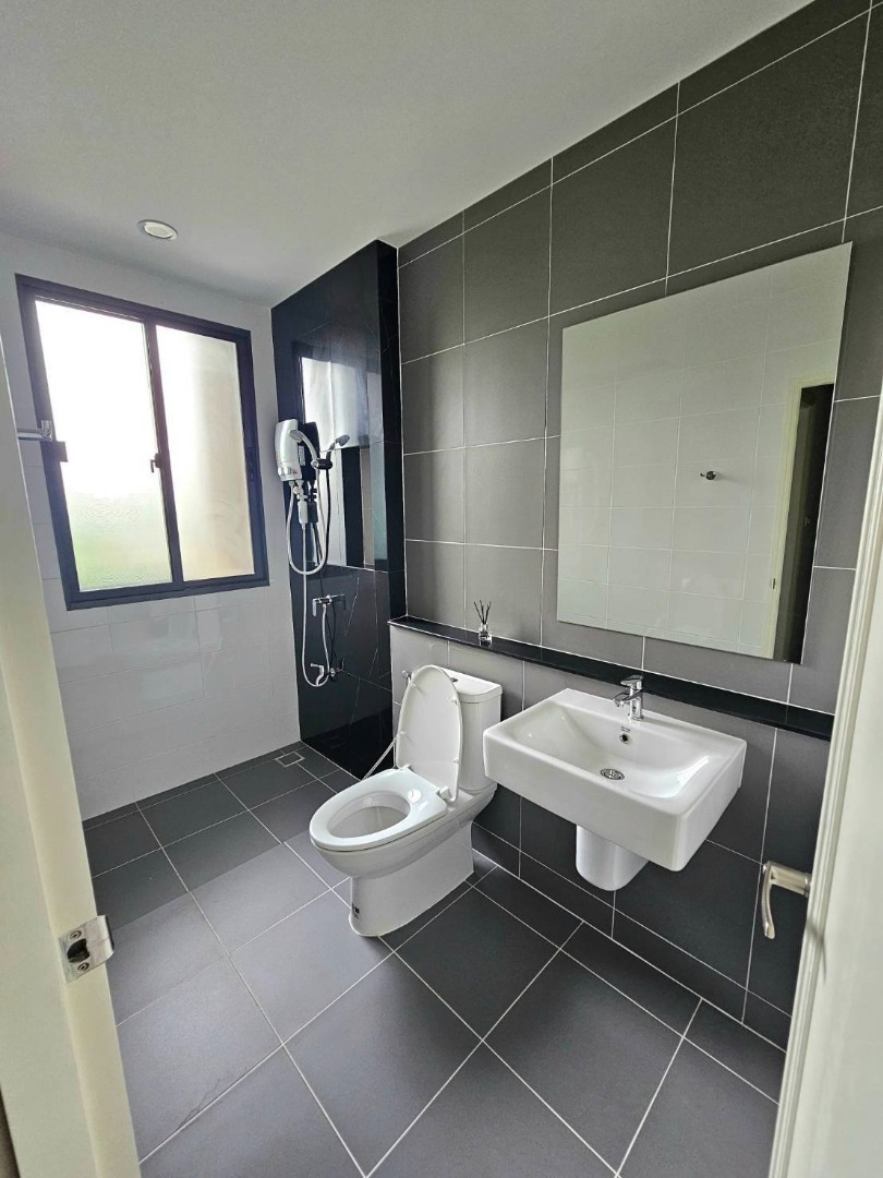 Baan Klang Muang Rama 9 - Krungthep Kreetha, 3 bed condo in Min Buri, Bangkok — photo 9