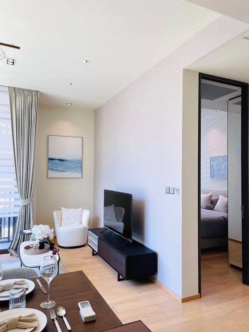 28 Chidlom, 2 bed condo in Wireless, Bangkok — photo 4