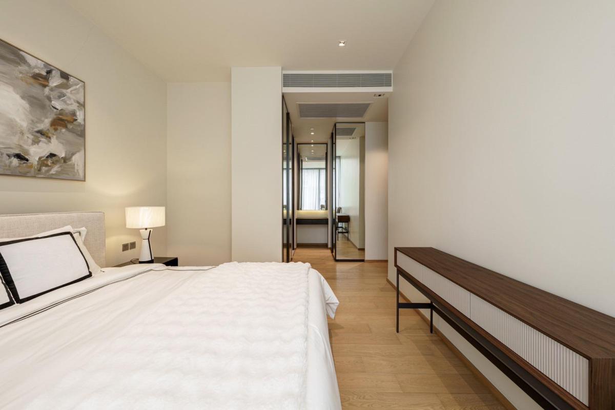 28 Chidlom, 2 bed condo in Wireless, Bangkok — photo 15