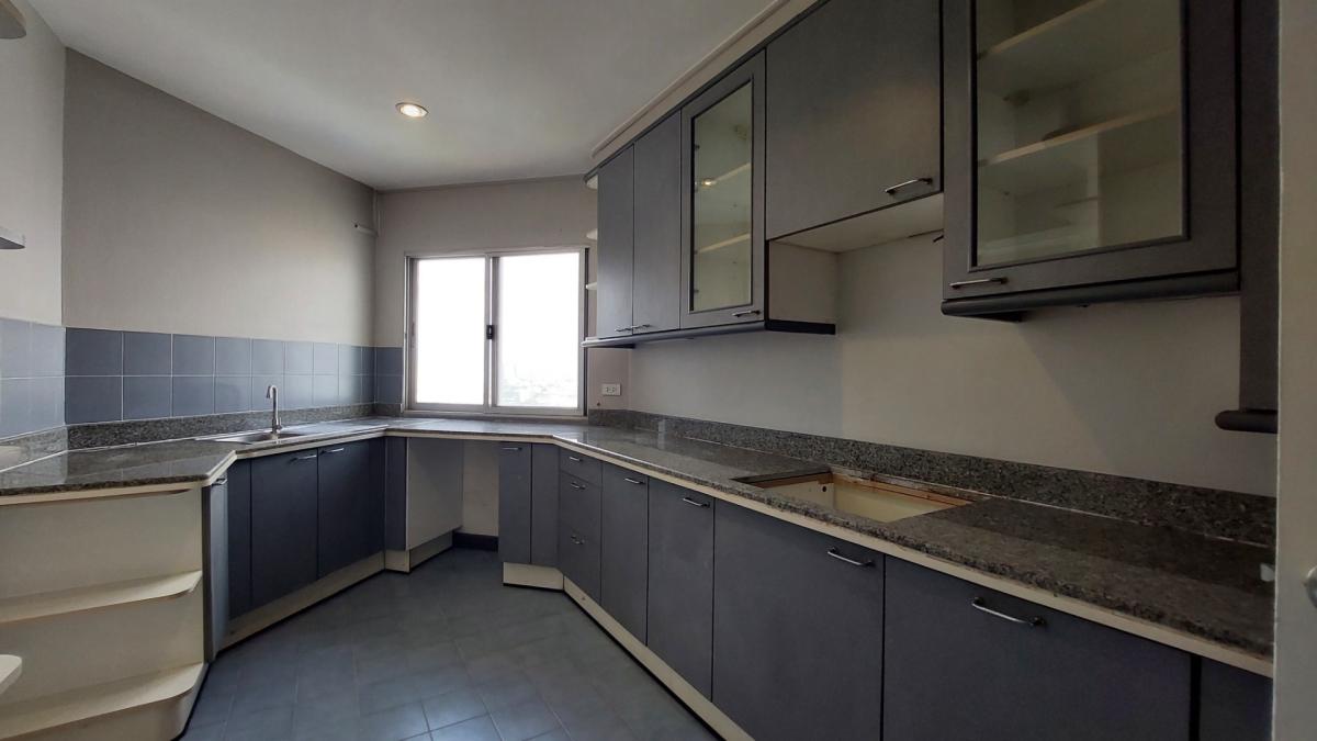 Saichol Mansion, 4 bed condo in Wongwian Yai, Bangkok — photo 10