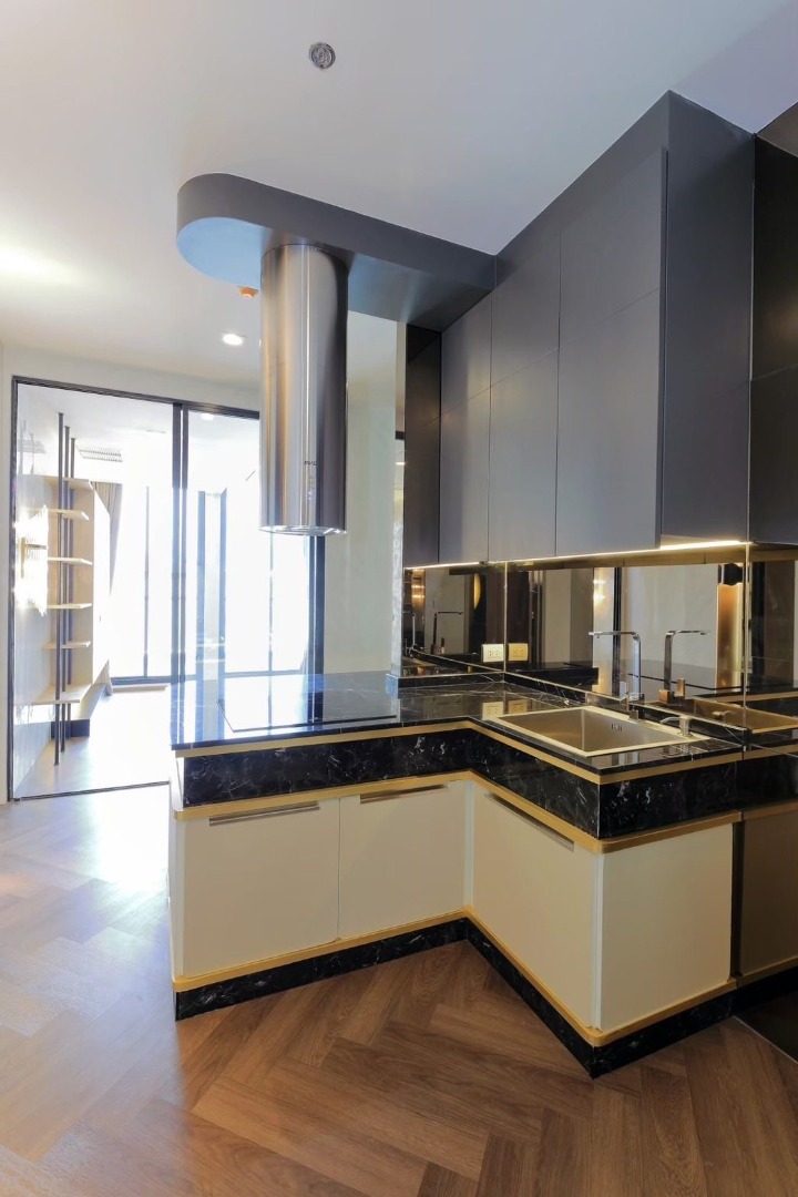 Noble Ploenchit, 1 bed condo in Wireless, Bangkok — photo 10