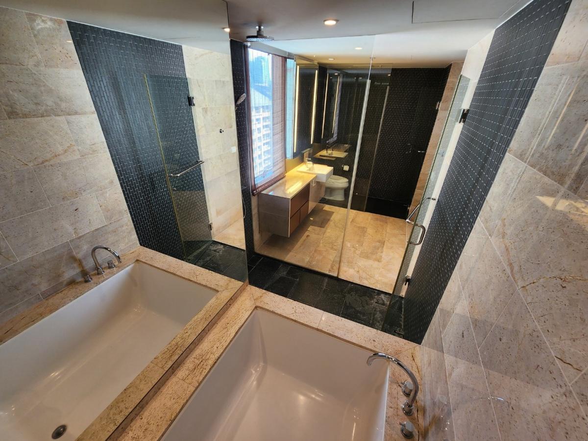 Hansa Ratchadamri, 2 bed condo in Wireless, Bangkok — photo 13