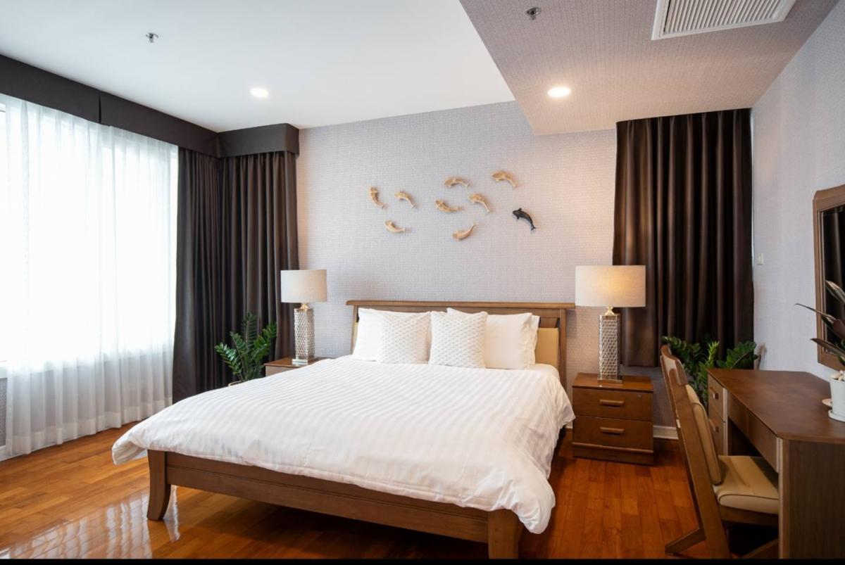 Baan Siri Twenty Four, 2 bed condo in Sukhumvit, Bangkok — photo 3