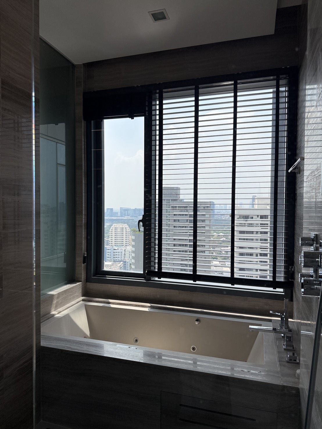 Q1 Sukhumvit, 2 bed condo in Nana North, Bangkok — photo 4