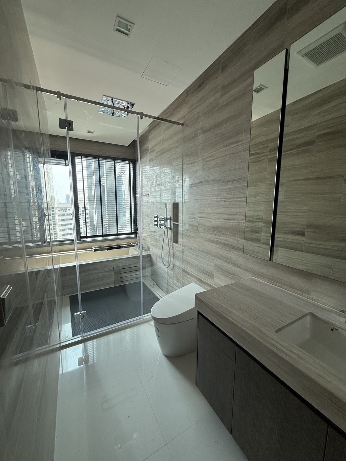 Q1 Sukhumvit, 2 bed condo in Nana North, Bangkok — photo 13
