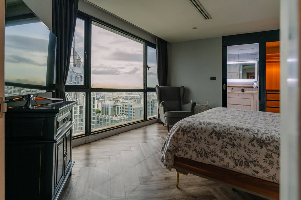 Sukhumvit Suite, 2 bed condo in Nana North, Bangkok — photo 13