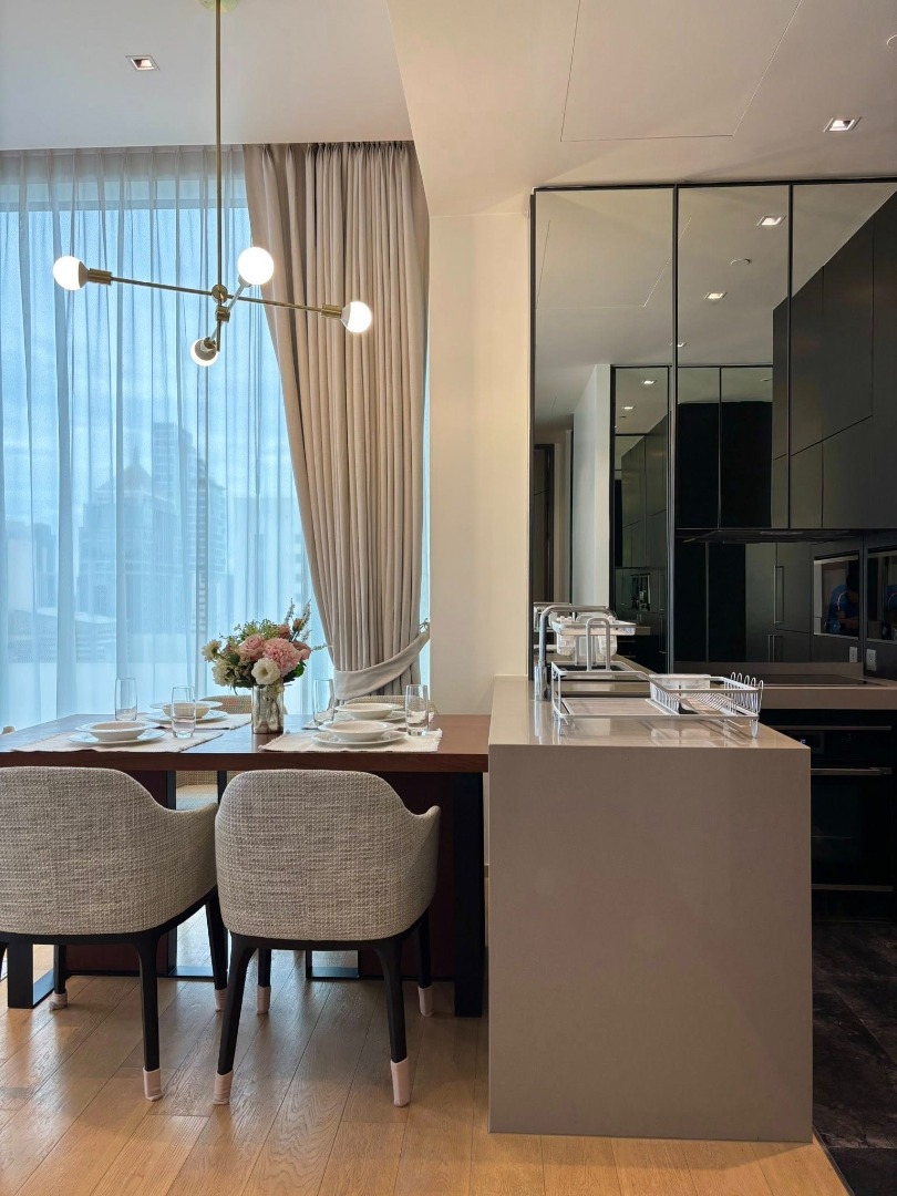 28 Chidlom, 2 bed condo in Wireless, Bangkok — photo 5
