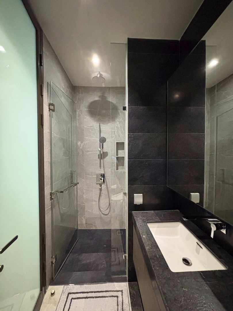 28 Chidlom, 2 bed condo in Wireless, Bangkok — photo 24