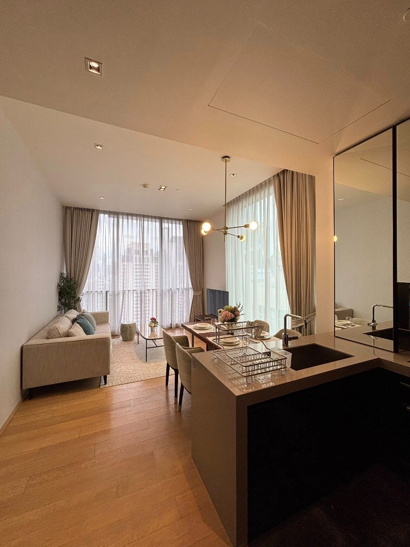 28 Chidlom, 2 bed condo in Wireless, Bangkok — photo 4