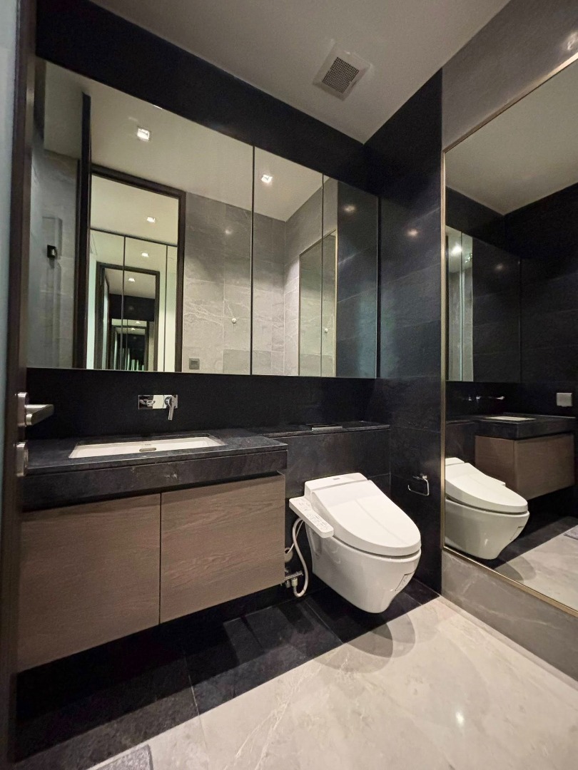 28 Chidlom, 2 bed condo in Wireless, Bangkok — photo 25