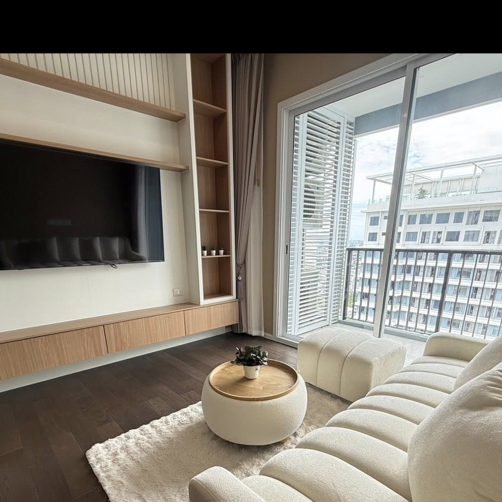 The Saint Residence, 2 bed condo in Phahon Yothin, Bangkok — photo 2