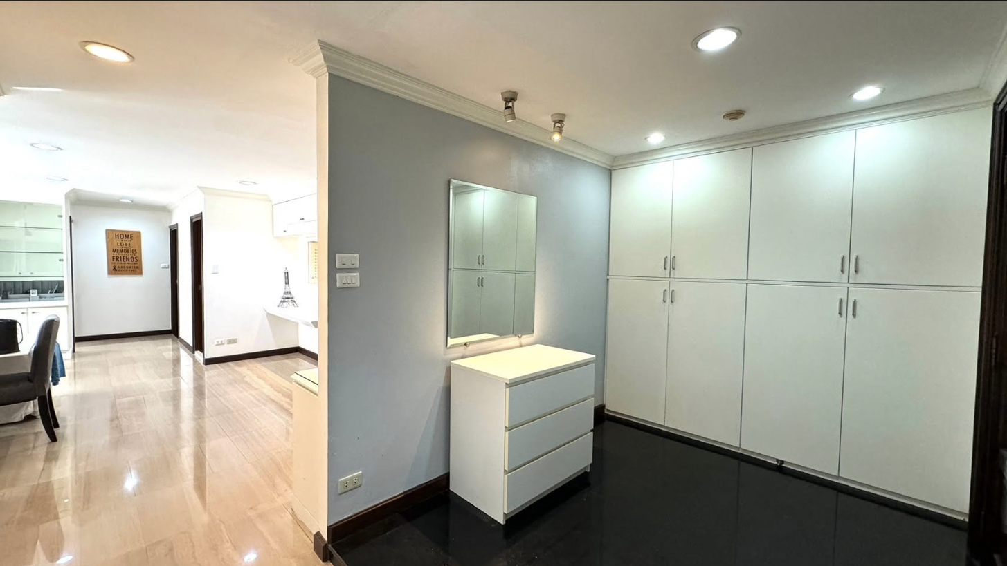 Richmond Palace, 3 bed condo in Sukhumvit, Bangkok — photo 3