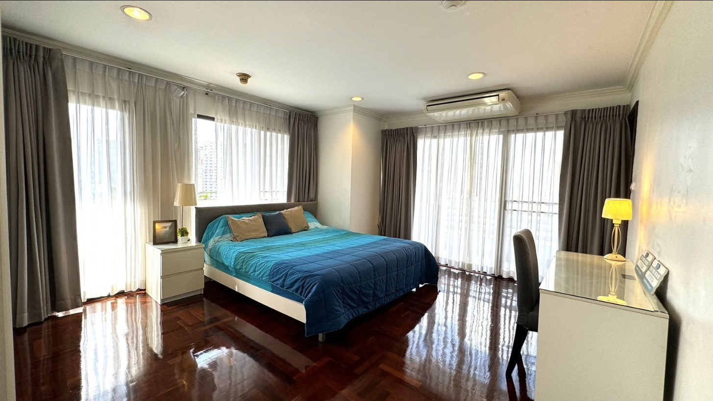 Richmond Palace, 3 bed condo in Sukhumvit, Bangkok — photo 5