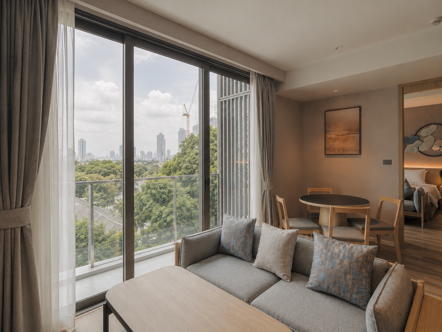 Target Estate Residences Langsuan, 2 bed condo in Phloen Chit, Bangkok — photo 3