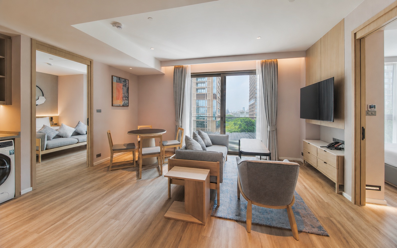 Target Estate Residences Langsuan, 2 bed condo in Phloen Chit, Bangkok — photo 2
