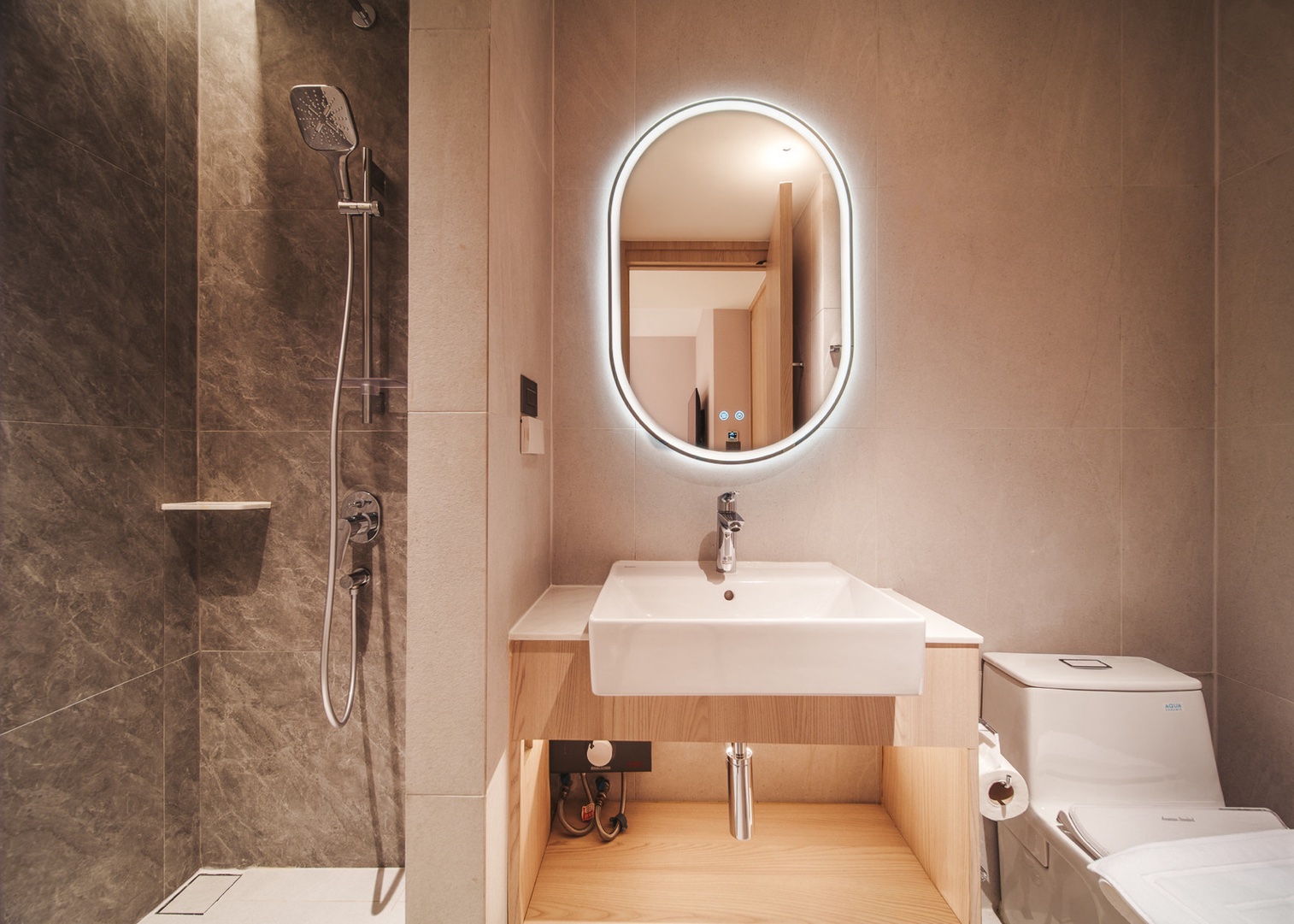 Target Estate Residences Langsuan, 2 bed condo in Phloen Chit, Bangkok — photo 10
